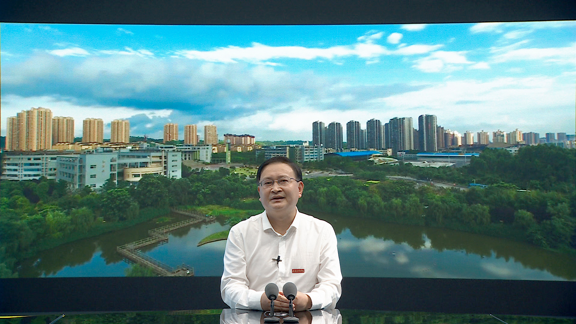 UEvj_1664347462364044557.jpg 我校党委常委、副校长李天福教授代表学校致辞1.jpg