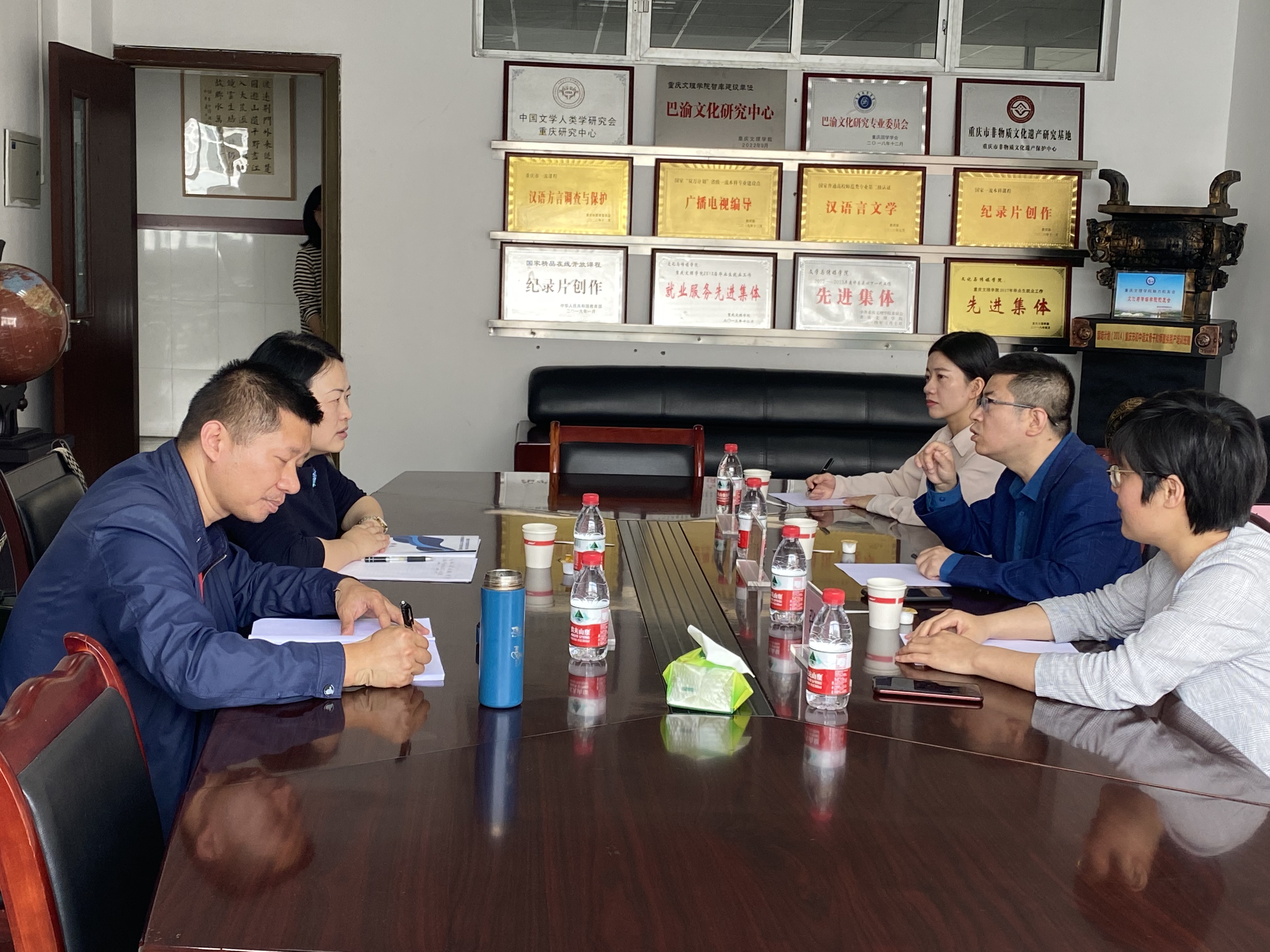 PWnU_1681269896235011711.jpg IMG_1285.jpg