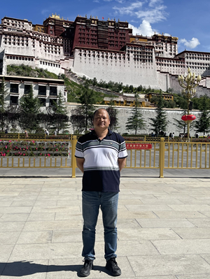 cWgD_1714265935216060799.jpg 李微.jpg