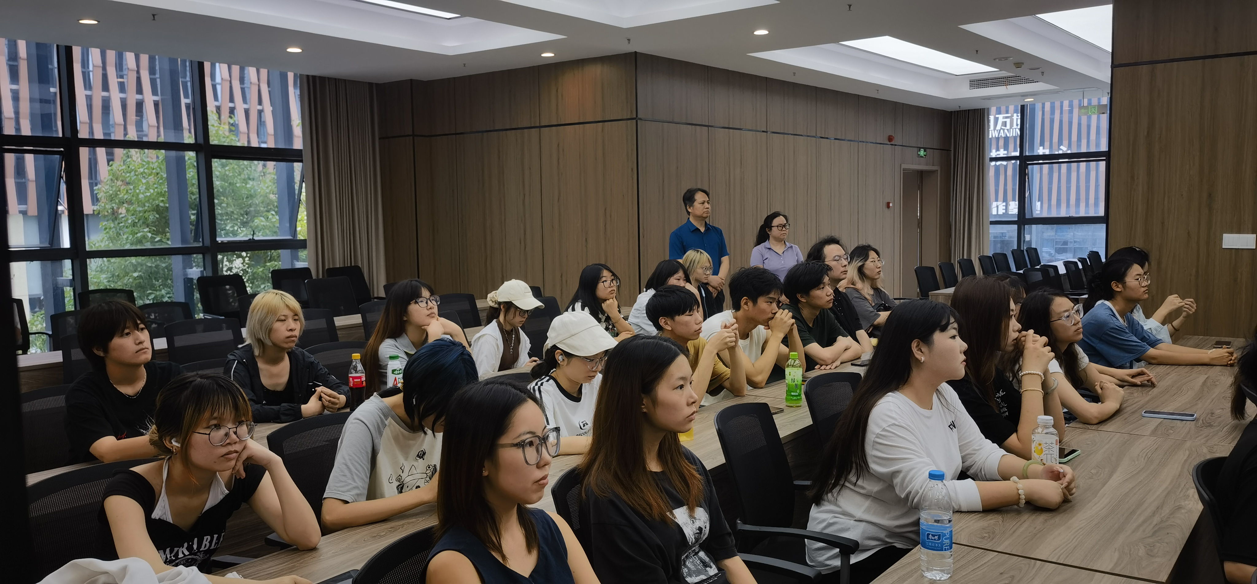 omMb_1750950915791057575.jpg 8302EFE5B0ABB0B6D3ACCBE5D4B31D94.jpg