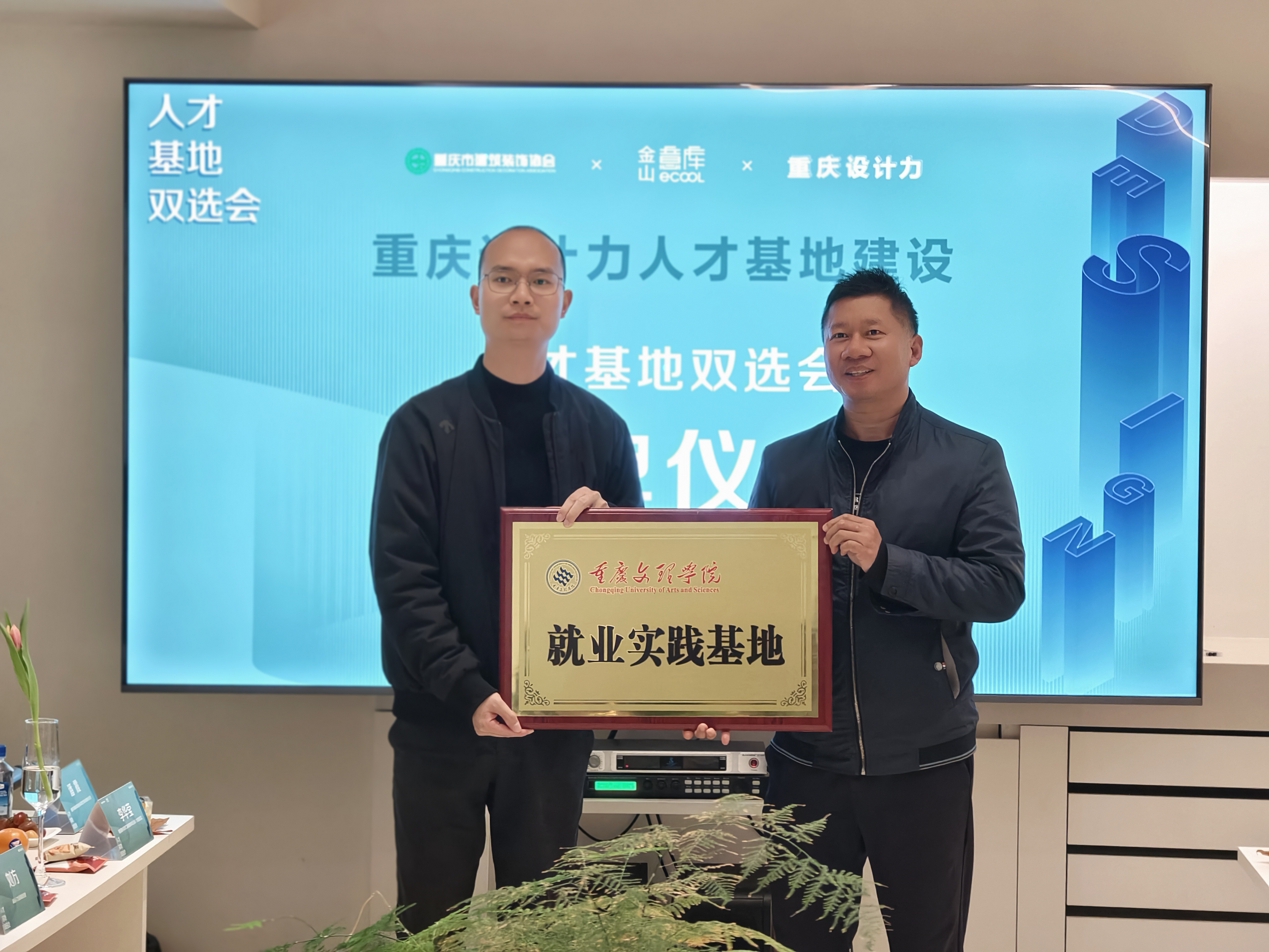 MHcG_1762422555233000678.jpg 444.jpg